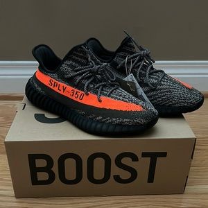 NWT! YEEZY BOOST 350 V2 - CARBON BELUGA